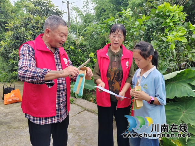 慰问送关爱 非遗种心田|泸县玄滩镇关工委“五老”志愿者开展端午走访结对学子活动(图4) 4.jpg
