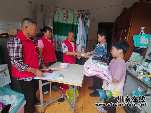 慰问送关爱 非遗种心田|泸县玄滩镇关工委“五老”志愿者开展端午走访结对学子活动(图9) 9 (2).jpg