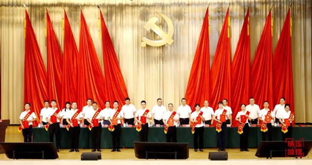 泸州市纳溪区“两优一先”表彰大会召开(图2) 纳2.jpg
