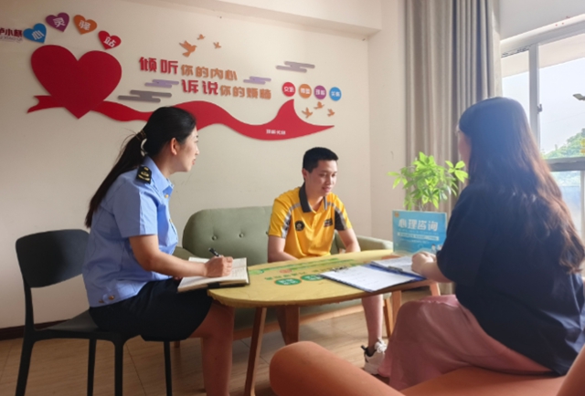 泸州市市场监管局“双站长”机制破局出新 “泸小麒”赋能社会共治(图2) 市场2.jpg