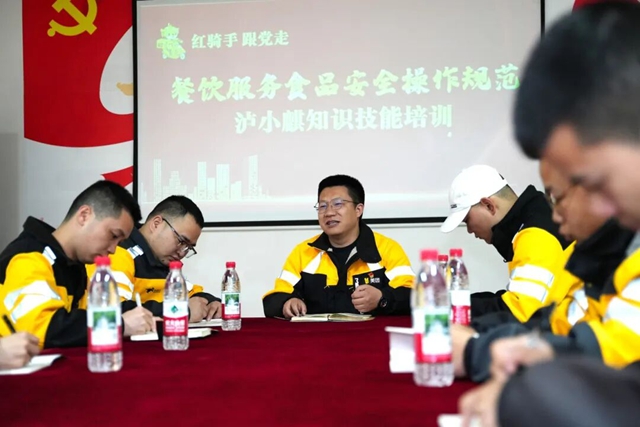 泸州市市场监管局“双站长”机制破局出新 “泸小麒”赋能社会共治(图3) 市场3.jpg