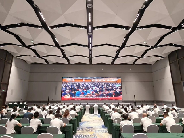 泸州酒业园区、白酒投集团组织观看庆祝中国共产党成立105周年大会直播(图1) 白1.jpg