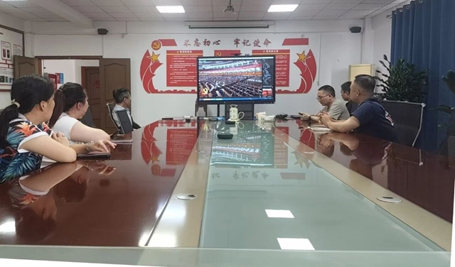 泸州酒业园区非公企业党员积极收看庆祝中国共产党105周年大会直播(图2) 白3.jpg
