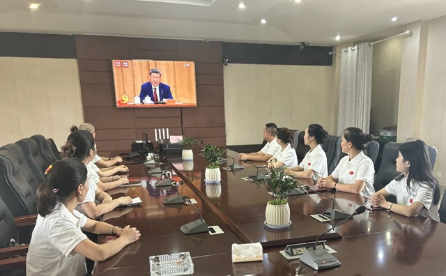 泸州酒业园区非公企业党员积极收看庆祝中国共产党105周年大会直播(图4) 白5.jpg