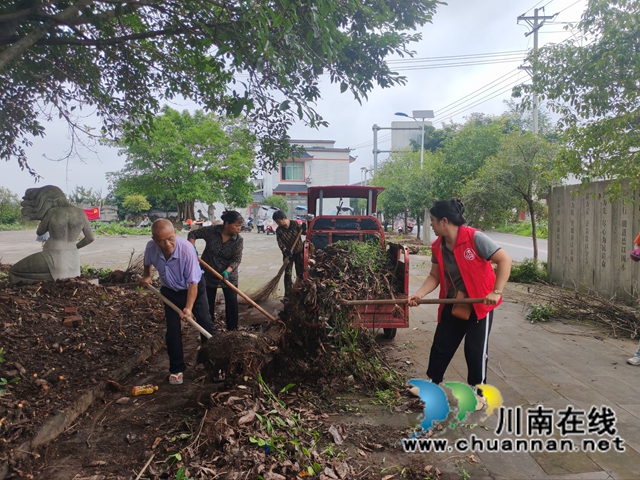 党建引领微治理 修剪绿化焕新颜|泸县玉蟾街道龙桥社区党员民生实事行动落地见效(图2) 龙1.jpg