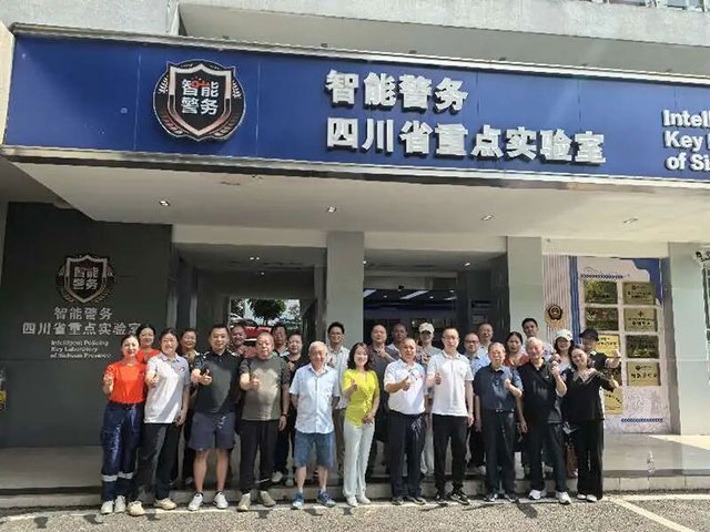 微光有爱,“救”在身边 ——民建泸州市属三支部举办“微光·救在身边”应急救援实训活动(图1) 1.jpg