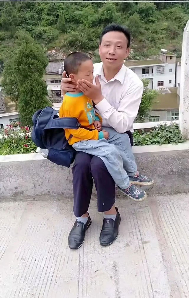 “校长,你走了,哪个来教娃儿?”何廷润:“我不走了!”(图3) 3.jpg