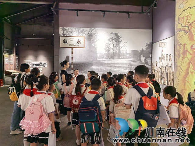 寻访联大旧址 赓续刚毅坚卓——叙永县叙永镇中心校开展主题研学活动(图2) 研学过程-(3).jpg