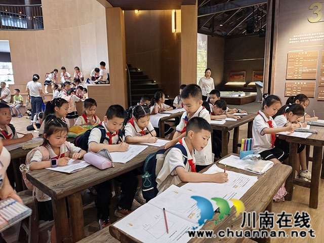 寻访联大旧址 赓续刚毅坚卓——叙永县叙永镇中心校开展主题研学活动(图5) 研学过程-(1).jpg