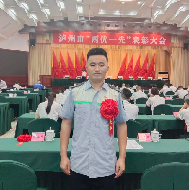 安全行车78万公里!泸州公交党员驾驶员周忠均以匠心践初心(图1) 周1.jpg