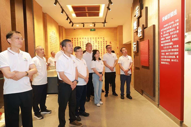 泸州市新阶代表人士开展庆祝中国共产党成立105周年、纪念长征胜利90周年主题活动暨“走进重大工程、重点园区、重点产业”实践活动(图5) 5.jpg