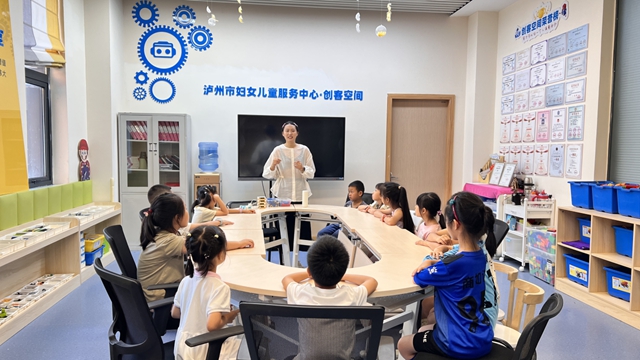 破解家长暑期带娃难题丨“酒城·分忧”公益托管班暖心开课(图1) 课1.jpg