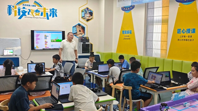 破解家长暑期带娃难题丨“酒城·分忧”公益托管班暖心开课(图2) 课2.jpg