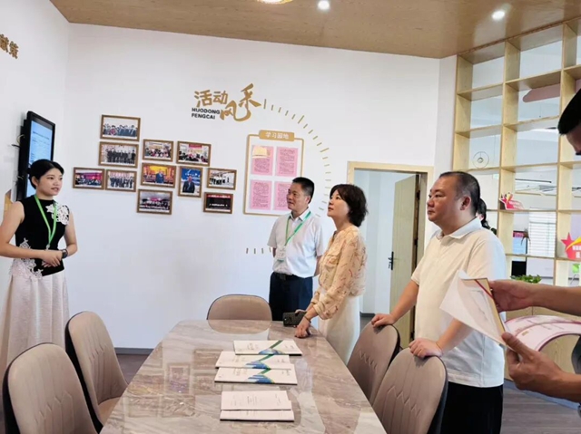 省工商联秘书长王小晴率队莅临泸州“时为公司”走访调研(图5) 时为5.jpg