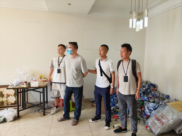 伸手必被抓!纳溪警方快速抓获一伙“油耗子”(图1) 油1.jpg