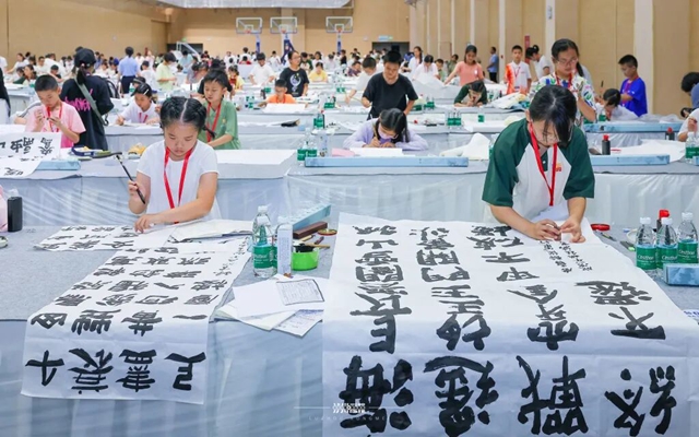 830名青少年齐聚酒城大“笔”拼!第五届青少年书画传习大会书画传习大赛总决赛在泸州开赛(图4) 3.jpg