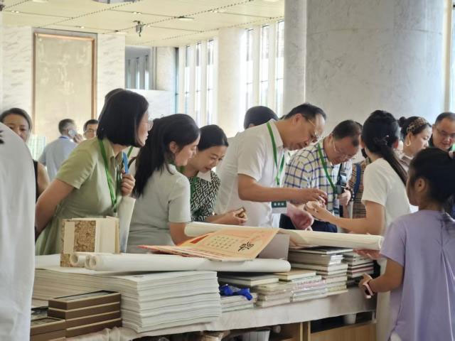 “笔墨当潮”青少年书画传习大会优秀作品展、四川省首届书法小品展暨书画非遗集市在泸州开展(图7) 7.jpg