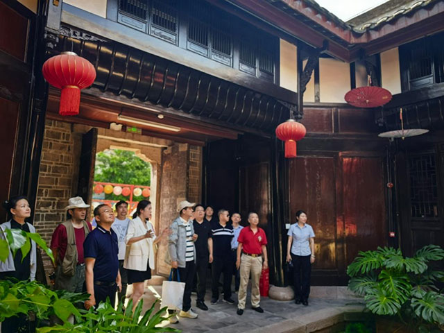 “笔墨绘酒城·文脉赞泸州”书画采风活动顺利举行(图3) 3.jpg