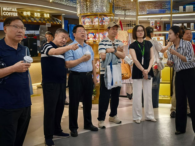 “笔墨绘酒城·文脉赞泸州”书画采风活动顺利举行(图2) 2.jpg
