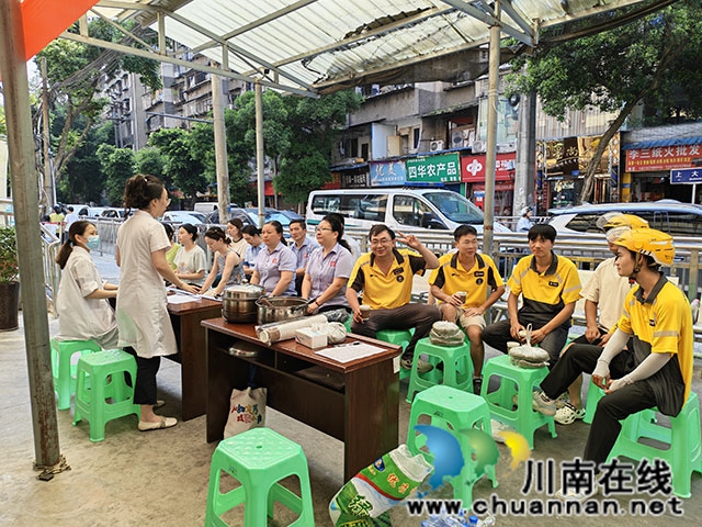 “伏气满满”送关怀┃龙马潭区小市街道开展“烈日下的守护站”关爱新就业群体专场活动(图1) IMG_20260715_094115.jpg