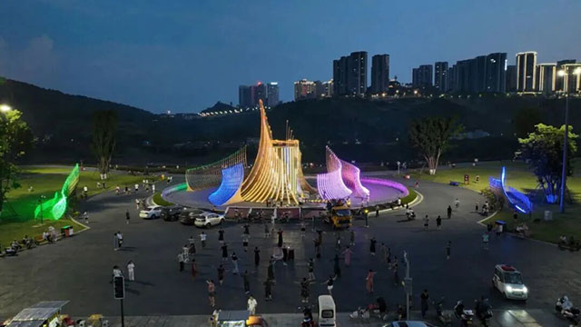 亮灯!春晚宜宾分会场主舞台迁建完成(图1) 1.jpg