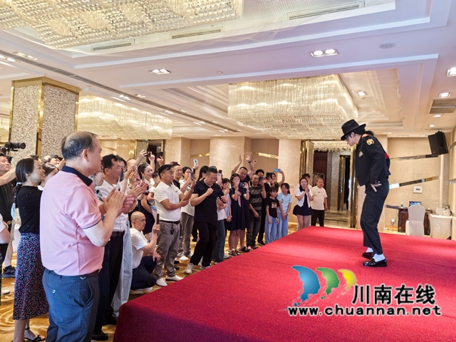 文化架桥助出海 艺韵交融谋新途|国际文化使者王杰克逊在泸州巨洋酒店开展企业公益见面会(图6) 跳舞展示.jpg