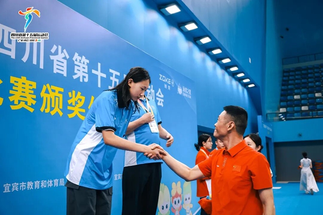 时隔20年,省运会游泳项目宜宾首枚金牌诞生!(图1) 金牌1.jpg