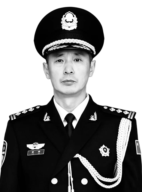 痛别!宜宾54岁交警田浩因公牺牲(图1) 1.jpg
