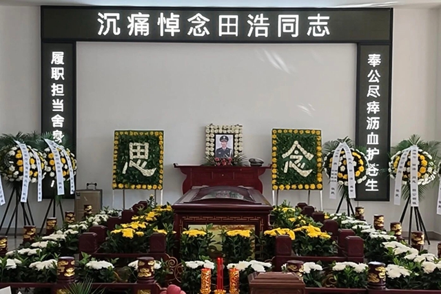 痛别!宜宾54岁交警田浩因公牺牲(图3) 3.jpg