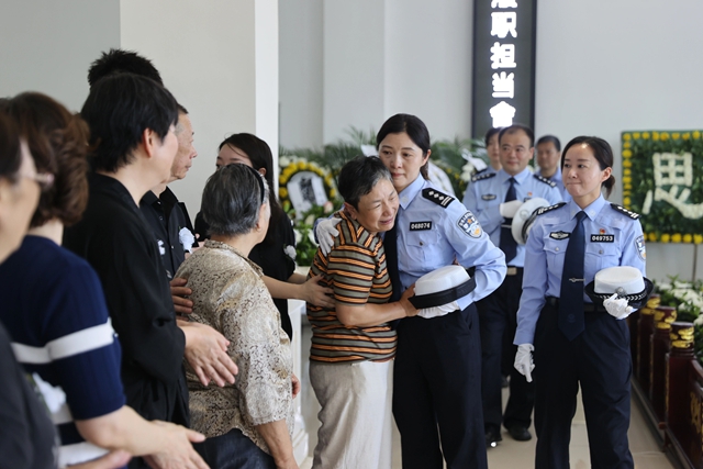 痛别!宜宾54岁交警田浩因公牺牲(图9) 9.jpg