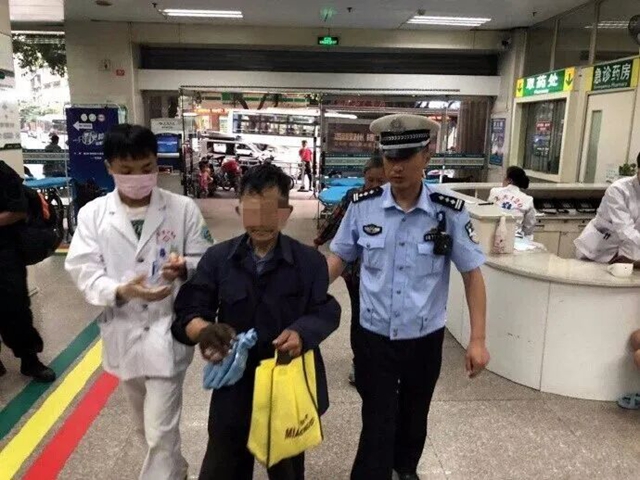 痛别!宜宾54岁交警田浩因公牺牲(图8) 8.jpg