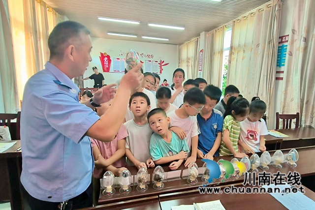 青春不可“上瘾”!泸县百和镇禁毒宣传“靶向”进托管班(图1) 禁毒宣传_20260722163507.jpg