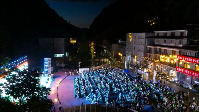 避暑新玩法!黄荆老林英雄会正式开启,夜游、泼水、电音、森林摇滚嗨玩一夏!(图2) 2.jpg