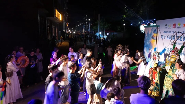 避暑新玩法!黄荆老林英雄会正式开启,夜游、泼水、电音、森林摇滚嗨玩一夏!(图12) 12.jpg