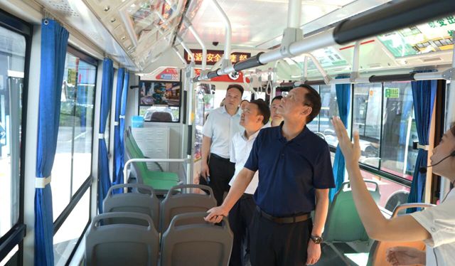 市人大到泸州公交集团开展产业工人队伍建设改革工作调研(图2) 人大2.jpg