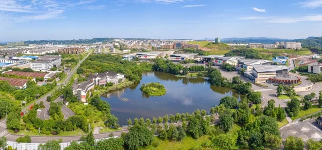 打造区域生产性服务业发展高地,泸州重点发力8个领域|读懂泸州市委九届十二次全会(图4) 全会4.jpg
