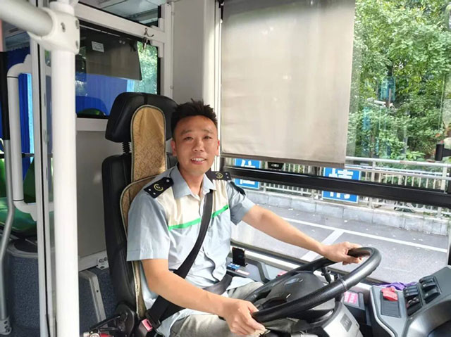泸州公交驾驶员这件平凡小事,获市民点赞!(图1) 1.jpg