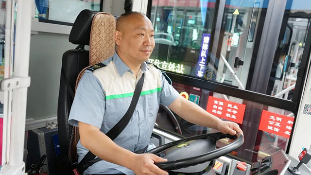暑期出行 优选公交┃泸州公交全力保障市民清凉出行(图2) 2.jpg