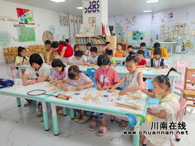 贵州三穗县彩虹社区儿童之家开展非遗竹编文化体验活动(图1) 非遗竹编6 (1).jpg