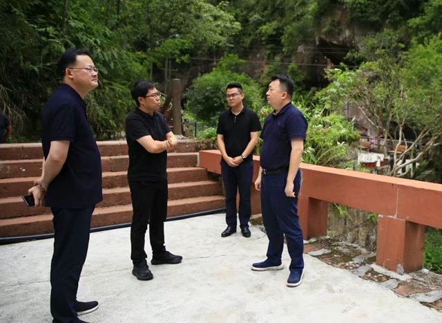 朱江督导检查地灾防治和景区安全工作(图1) 江1.jpg