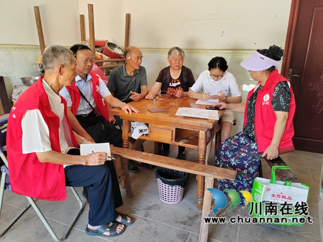 五老”情系学子 关爱沁润童心|泸县玄滩镇关工委开展暑期助学走访暨结对关爱行动(图1) 关爱6.jpg