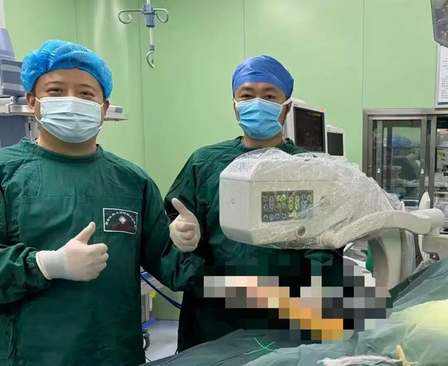 “痛到没有知觉了...” 26岁女生骑电瓶车遭遇轿车“开门杀”(图5) 杀5.jpg