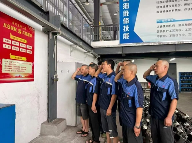党建赋能匠心维保!泸州公交“红色精细班组”擦亮为民服务底色(图5) 5.jpg