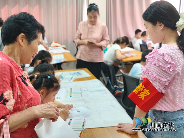龙马潭区小市街道杜家街社区:彩绘脸谱传文化 家庭教育润童心(图2) 8.jpg