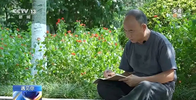 央视关注!内江这位54岁收废品的货郎,用30年写出一个诗歌王国(图3) 3.jpg