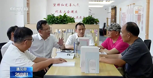 央视关注!内江这位54岁收废品的货郎,用30年写出一个诗歌王国(图18) 18.jpg
