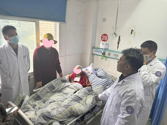 海拔3700米,93岁老人骨折,泸州专家“飞”上高原救人(图2) 2.jpg