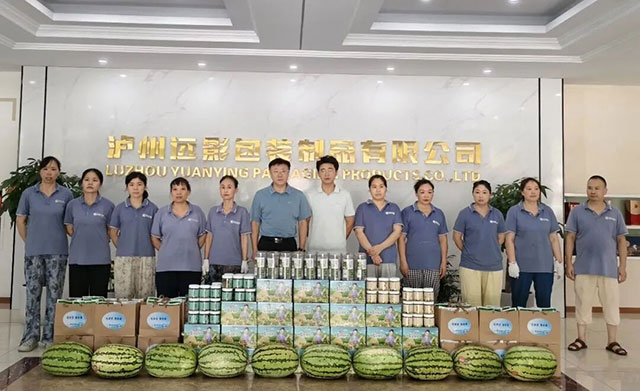 四川泸州白酒产业园区开展 “夏季送清凉,同心促发展”慰问活动(图1) 1.jpg