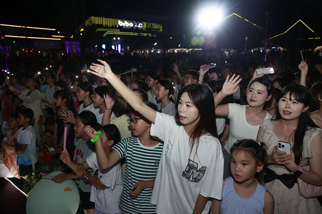 现场千人合唱不散场!“潮玩泸州”看见不一样的酒城夜(图6) 6.jpg