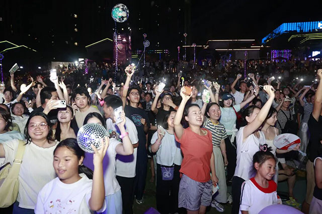 现场千人合唱不散场!“潮玩泸州”看见不一样的酒城夜(图8) 8.jpg